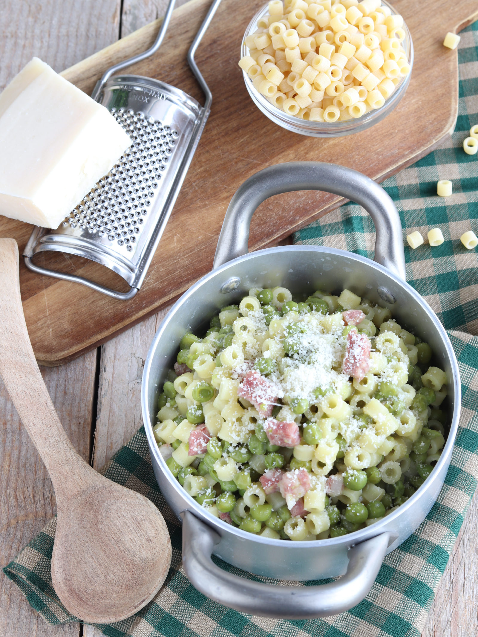 Pasta e piselli napoletana