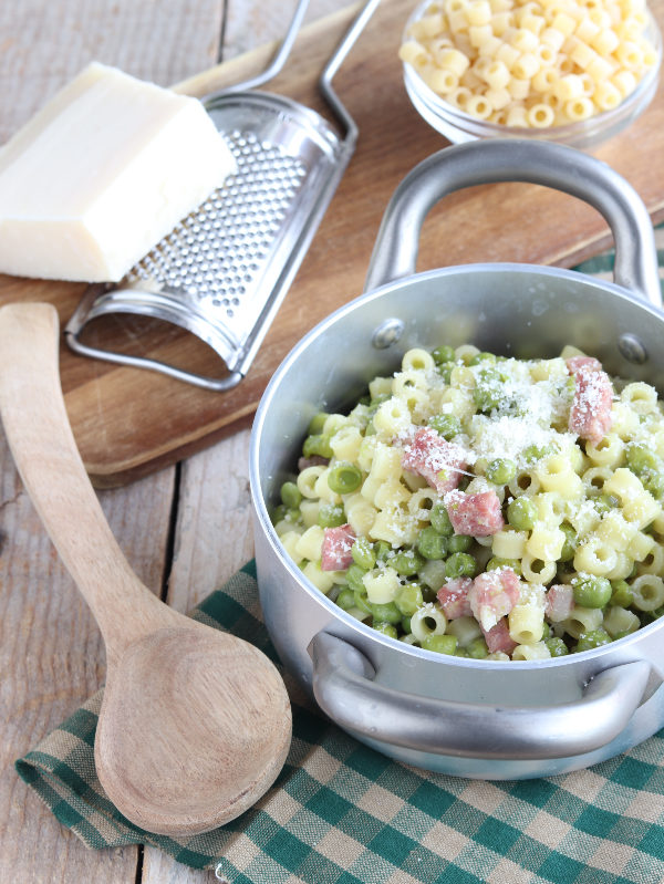 Pasta e piselli napoletana