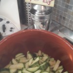 Minestra di zucchine con spaghetti spezzati