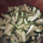 Minestra di zucchine con spaghetti spezzati