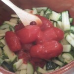 Minestra di zucchine con spaghetti spezzati