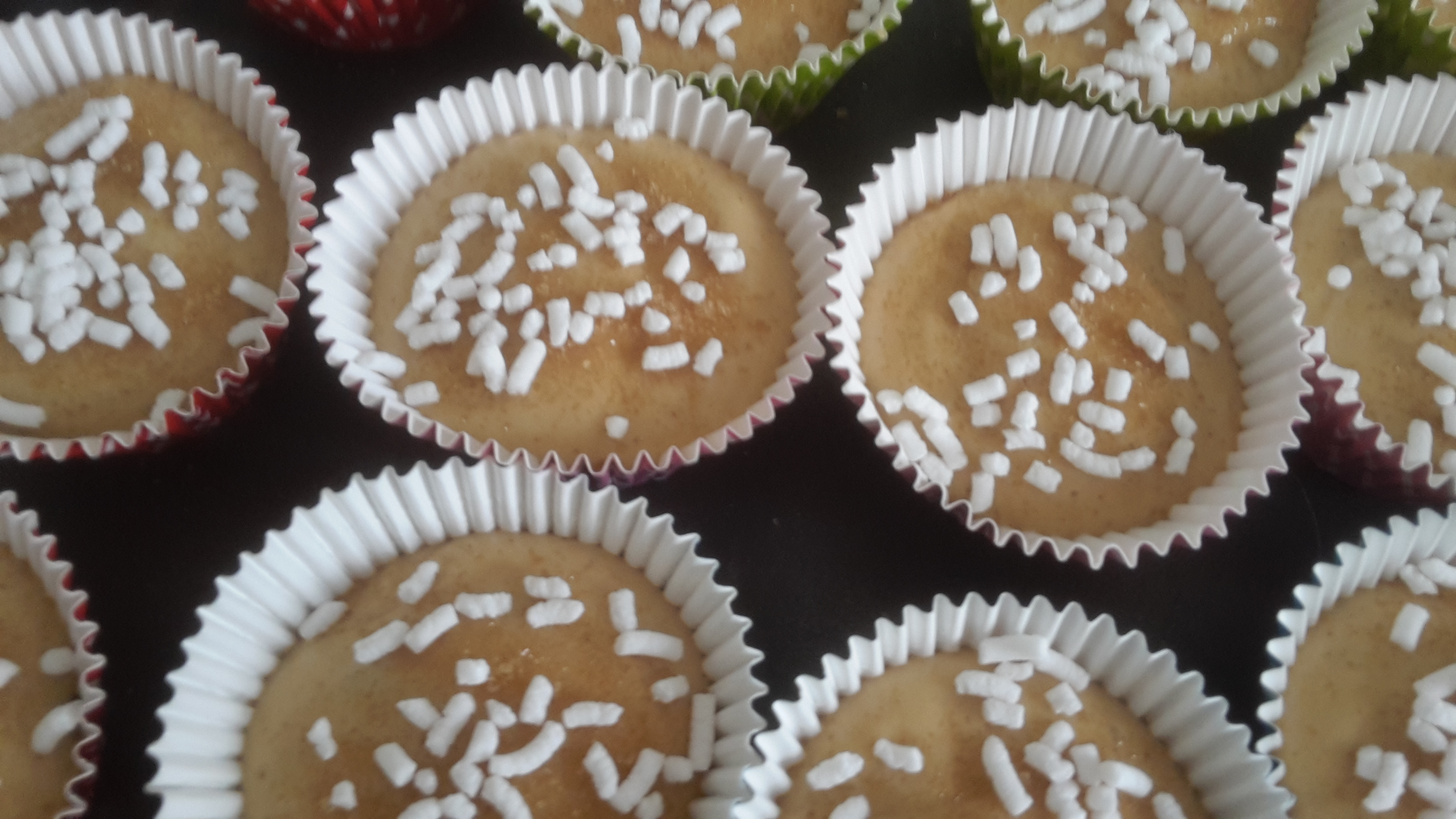 Muffin con yogurt, zucchero di canna e cannella