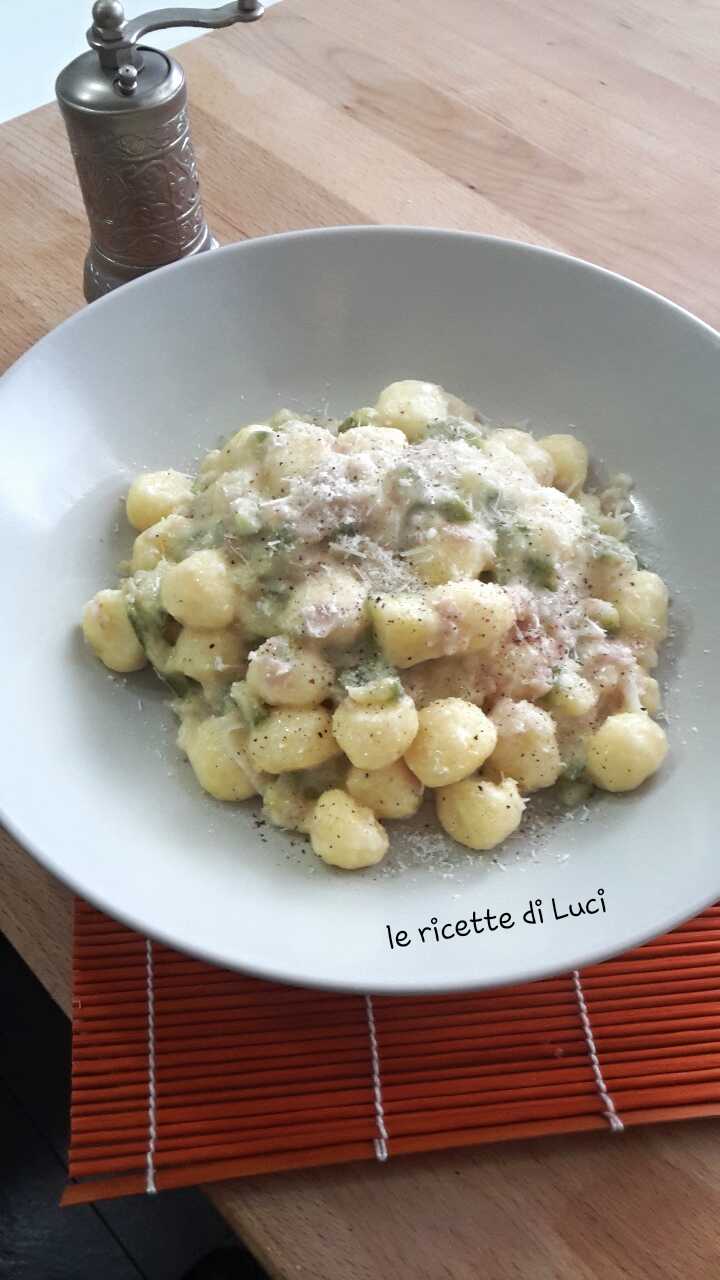 Gnocchetti con zucchine, cotto e panna