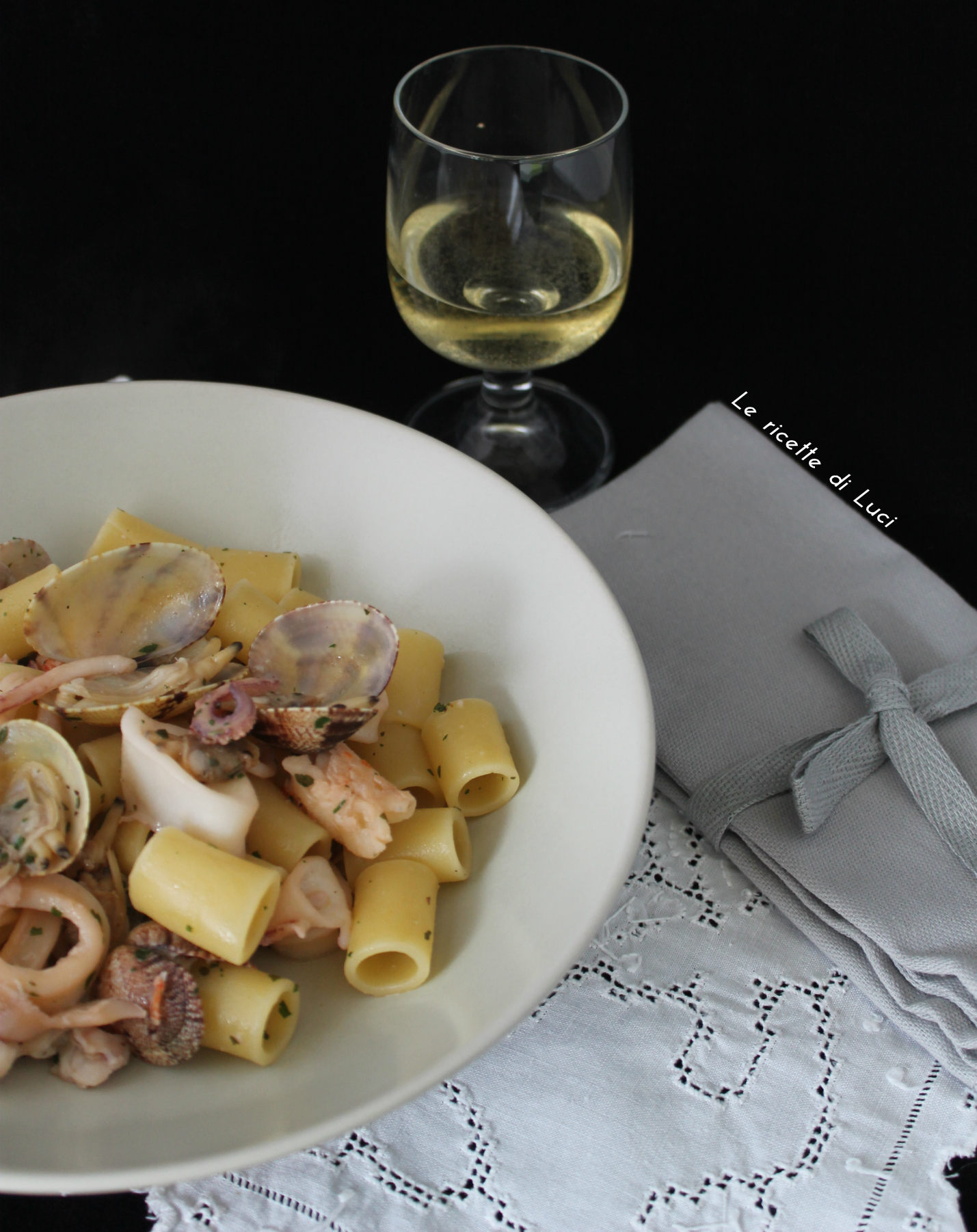 Occhi di lupo con vongole, calamaretti e gamberoni