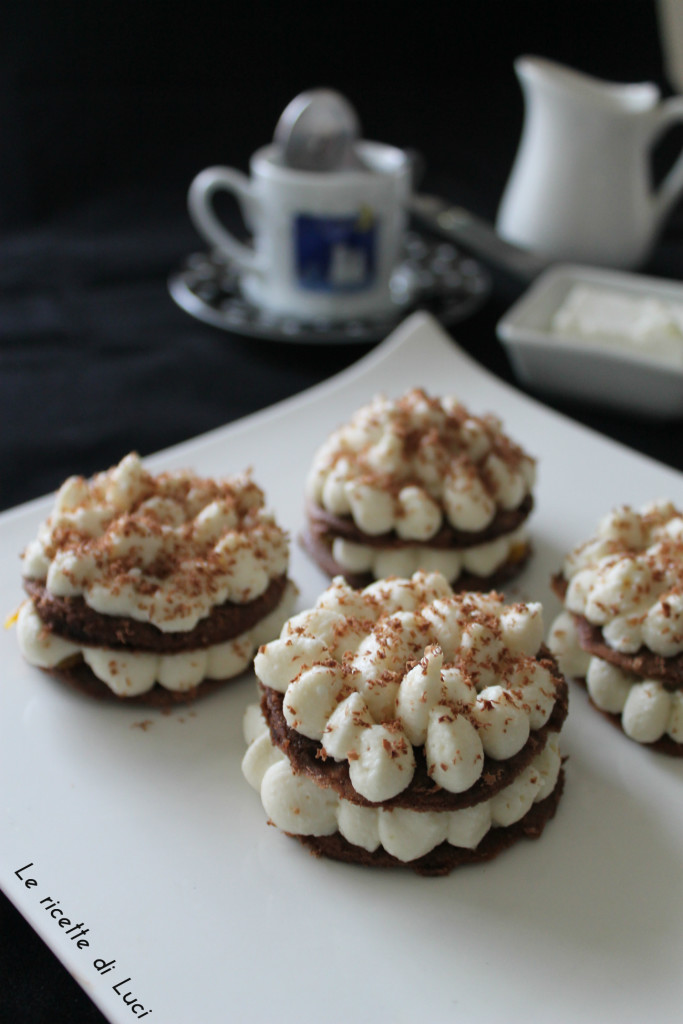 Cialde al cacao con ricotta e marmellata