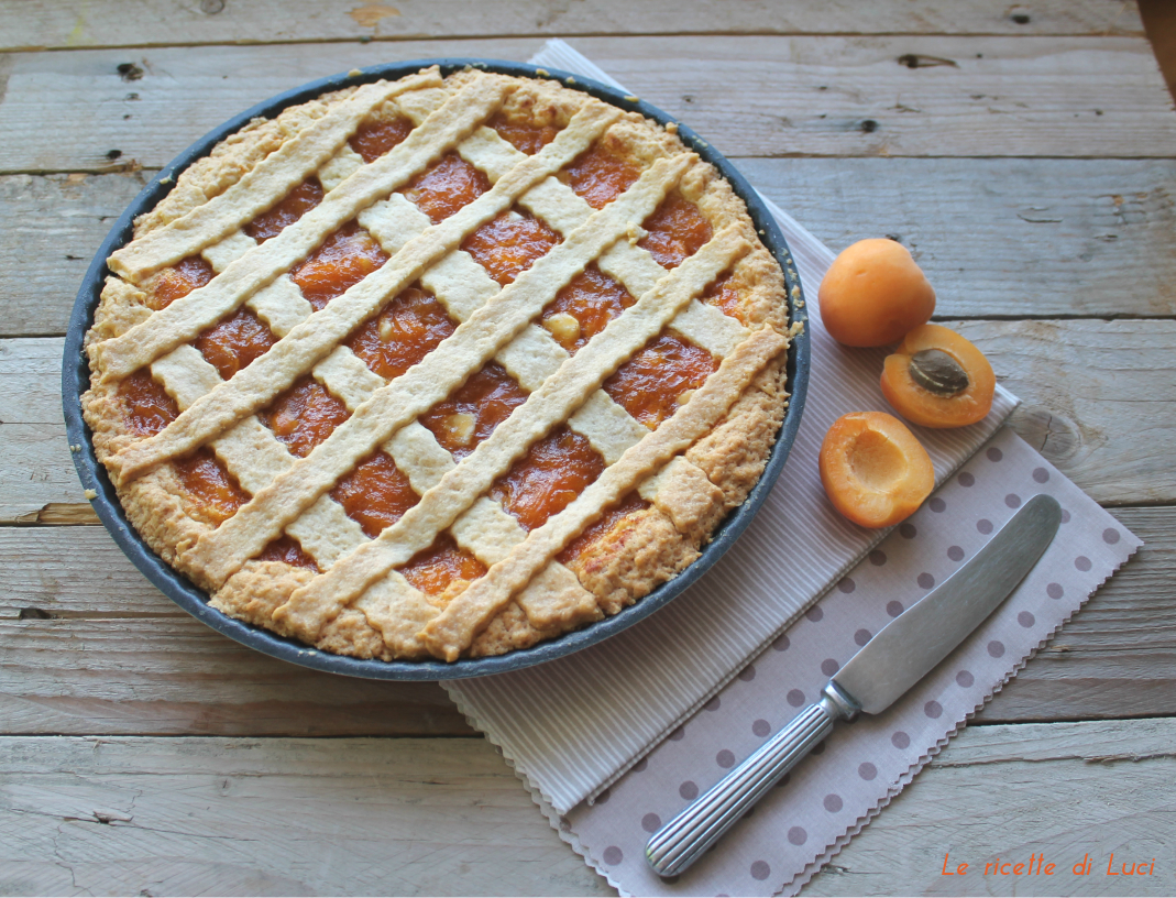 Crostata morbida con albicocche fresche e cannella