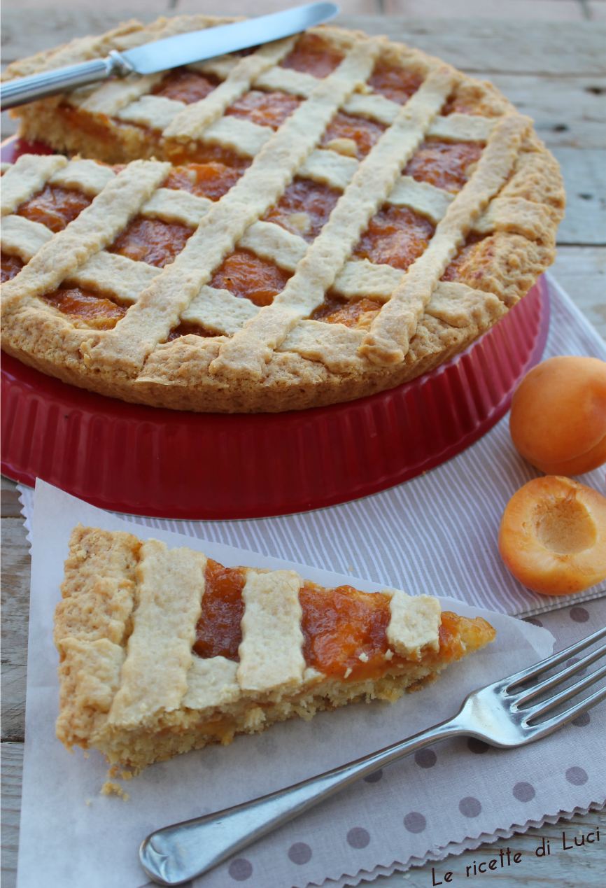 Crostata morbida con albicocche fresche e cannella