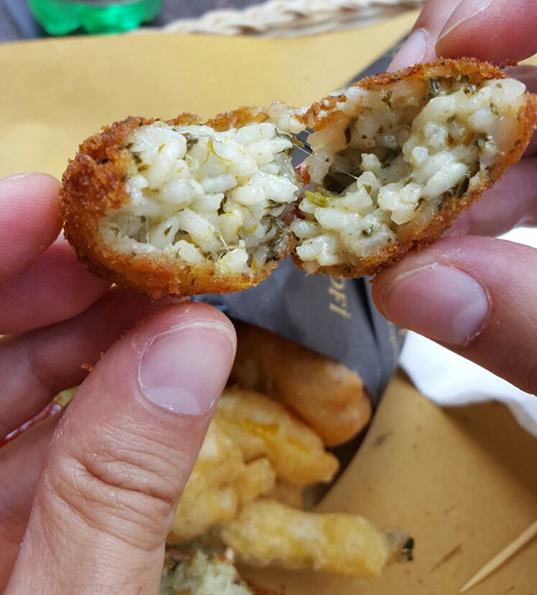 Il Cuoppo e la pizza fritta