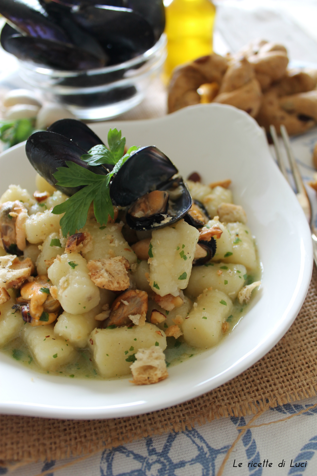 Gnocchi con cozze e taralli 'nzogna e pepe