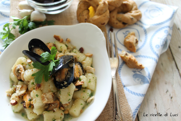 Gnocchi con cozze e taralli 'nzogna e pepe