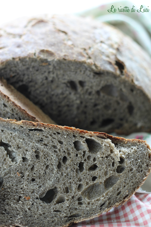 Pane con semola di grano duro e farina di grano arso