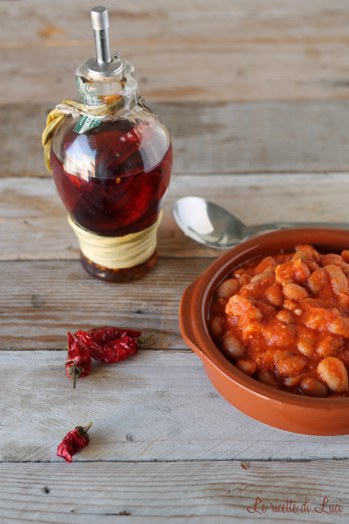 Zuppa di fagioli con carne e polpa di pomodoro