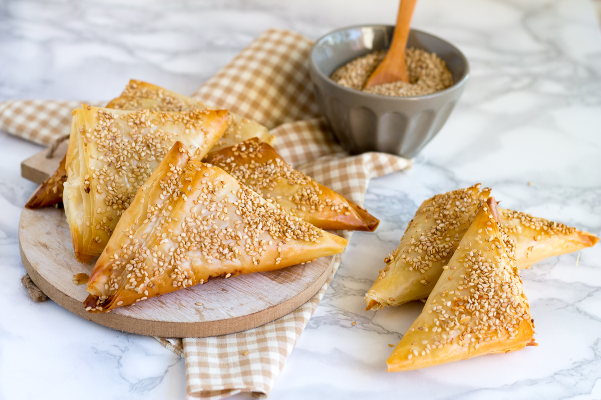 Triangoli di pasta fillo ripieni