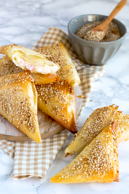 Triangoli di pasta fillo ripieni