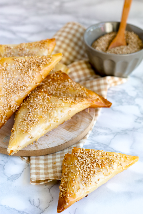 Triangoli di pasta fillo ripieni