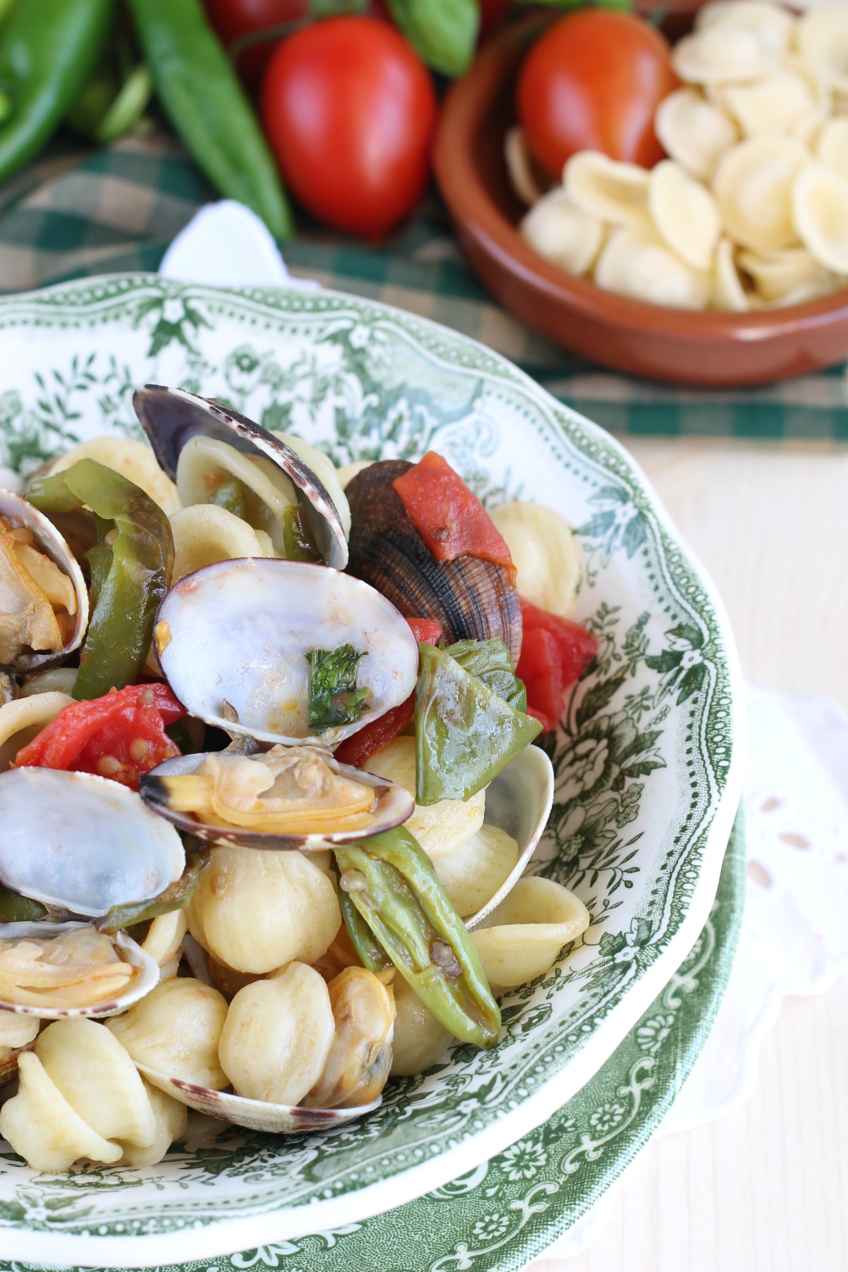 Orecchiette con vongole veraci e peperoncini verdi