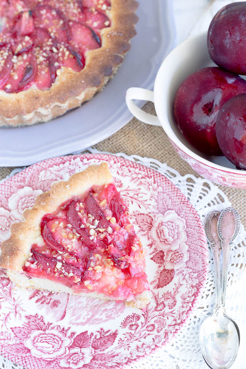 Crostata di susine e mandorle