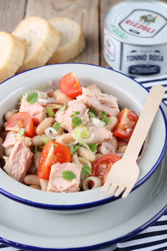 Insalata fagioli, tonno rosa, cipollina fresca e origano