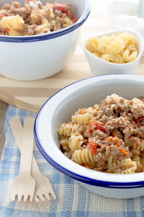 Primo piatto con peperoni e carne macinata