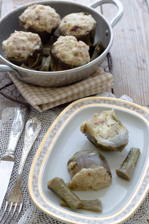 Carciofi ripieni in umido