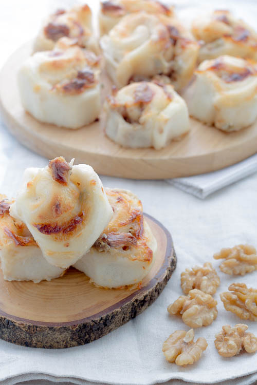 Girelle di pizza gorgonzola, besciamella e noci