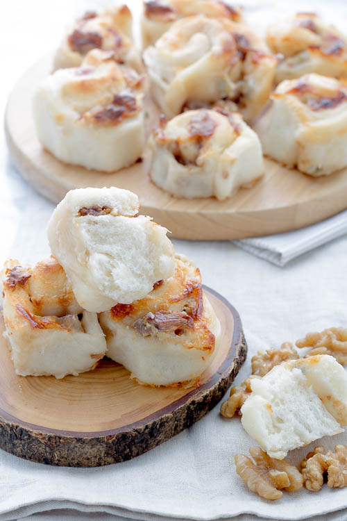Girelle di pizza gorgonzola, besciamella e noci