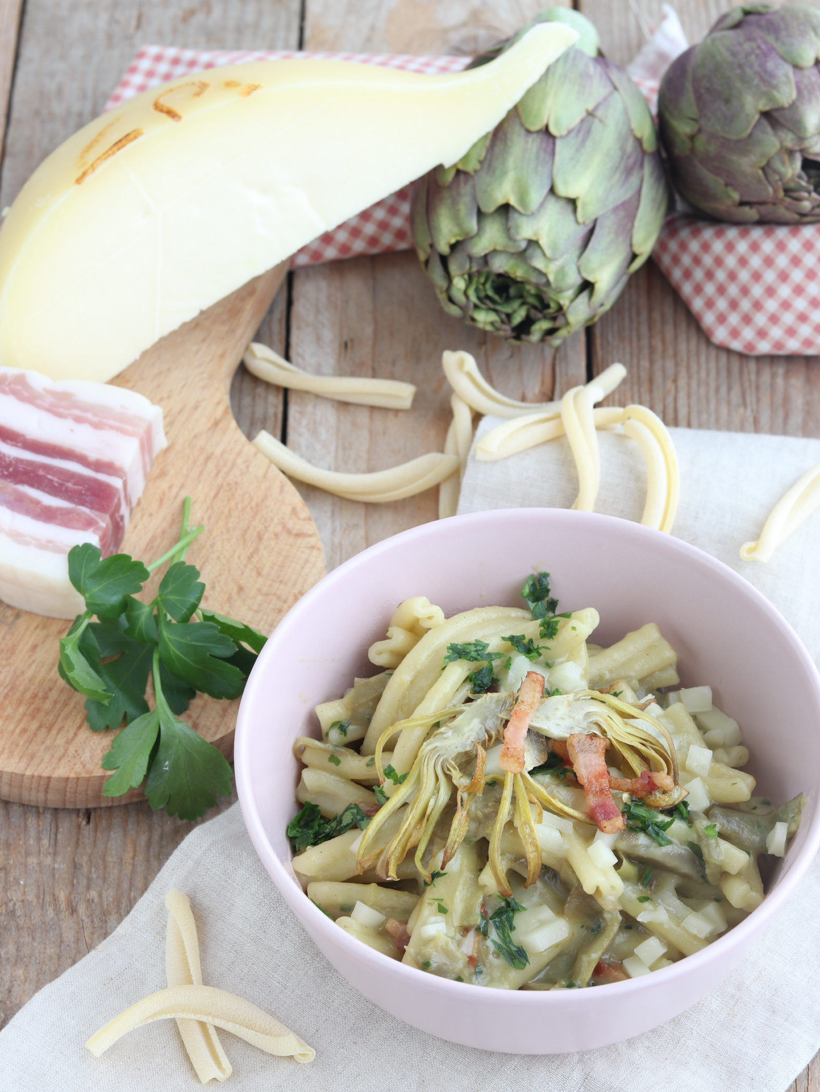 Casarecce carciofi, caciocavallo e guanciale