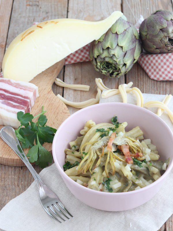 Casarecce carciofi, caciocavallo e guanciale 